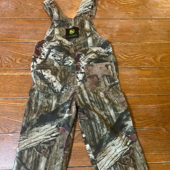 ❌SOLD❌John Deere Toddler Bib Overalls Size 2T Adjustable Mossy Oak Camo Unisex - Picture 5 of 6